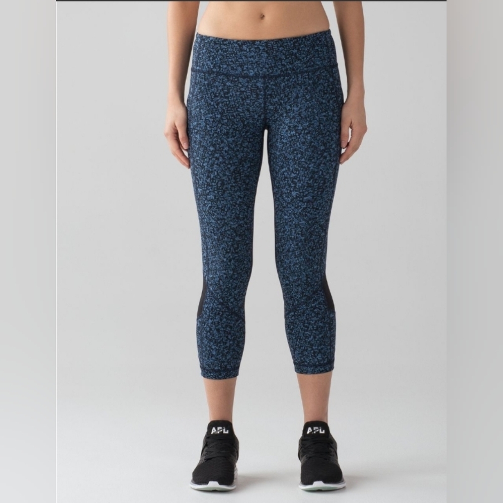 Lululemon Pace Rival Crop Daisy Dust Black Leggings  Womens Size 4 Crop 22 Inch